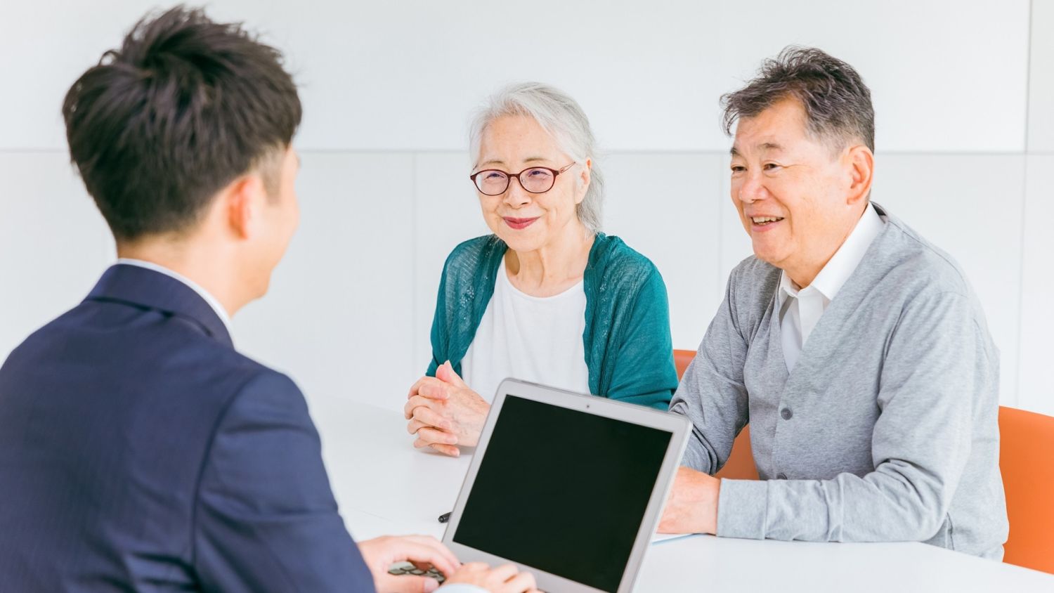 【相続したマンションを売却するには?】売却する際の流れ・税金や費用・注意点をわかりやすく解説!